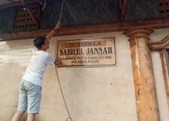 Pimpin Langsung Aksi Kebersihan di Masjid An-Naafi’u, Ketua DPD LDII Jakarta Pusat H. Aris Triarso Ajak Warga Pilah Sampah Sambut HUT Jakarta ke-499